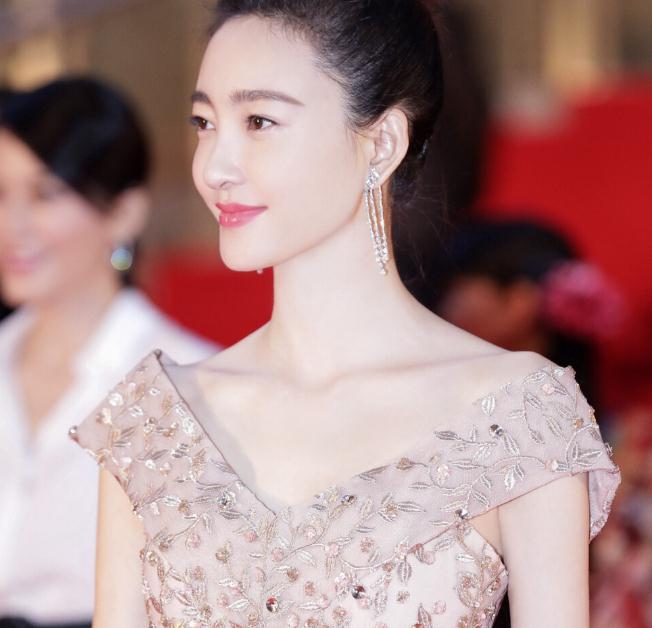 王丽坤张天爱对比照(王丽坤有什么比较好看的电视剧) 王丽坤张天爱对比照(王丽坤有什么比较好看的电视剧)